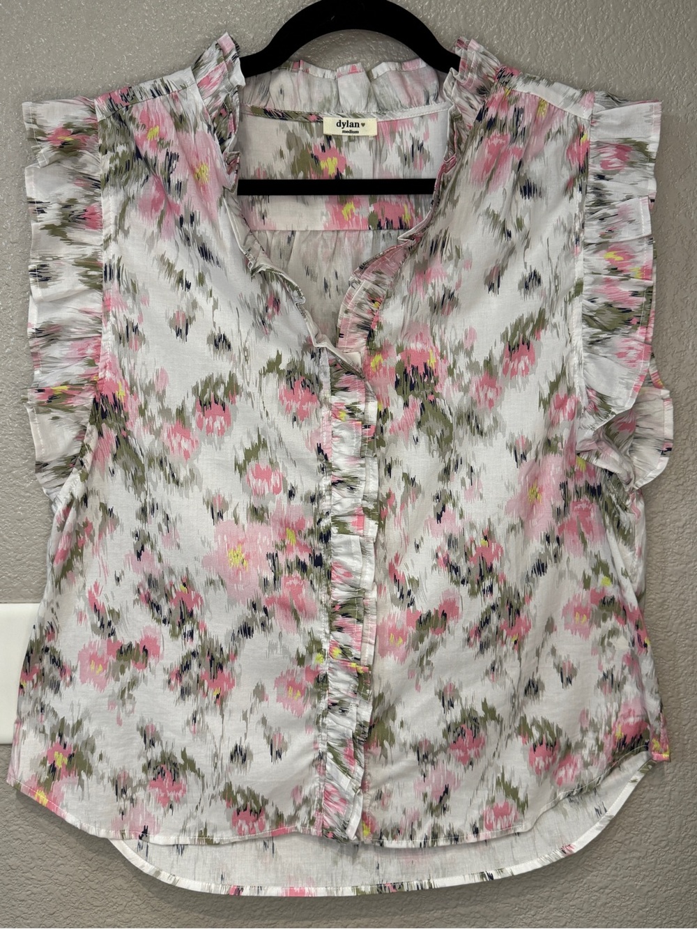 Dylan Floral Ruffle Button Front Sleeveless Blouse Top Size Medium
